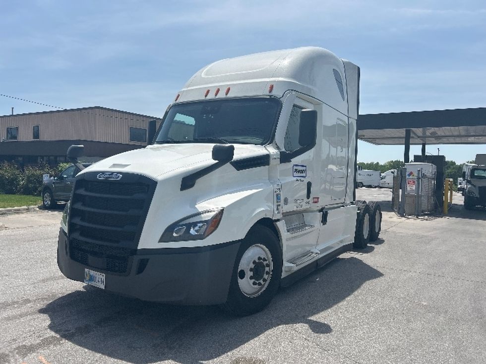 Sleeper Tractor-Heavy Duty Tractors-Freightliner-2021-T12664ST-Bakersfield-CA-662,309\n\t\tmiles-$ 55,000 - Image 3
