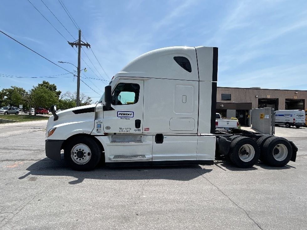 Sleeper Tractor-Heavy Duty Tractors-Freightliner-2021-T12664ST-Bakersfield-CA-662,309\n\t\tmiles-$ 55,000 - Image 4