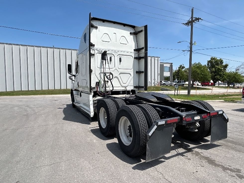 Sleeper Tractor-Heavy Duty Tractors-Freightliner-2021-T12664ST-Bakersfield-CA-662,309\n\t\tmiles-$ 55,000 - Image 5