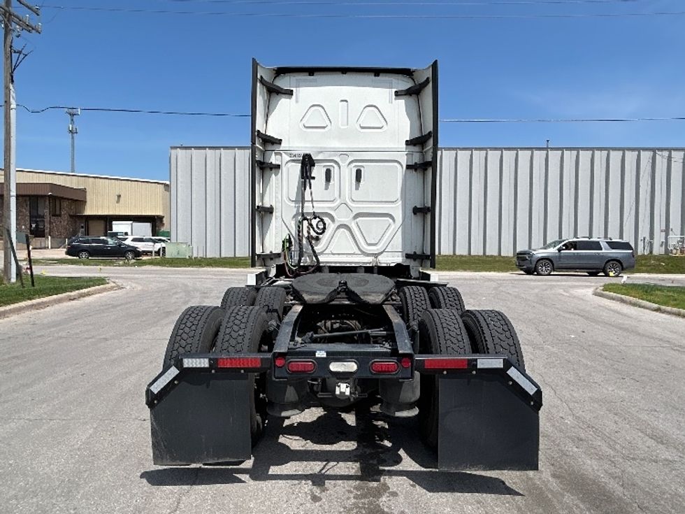 Sleeper Tractor-Heavy Duty Tractors-Freightliner-2021-T12664ST-Bakersfield-CA-662,309\n\t\tmiles-$ 55,000 - Image 6