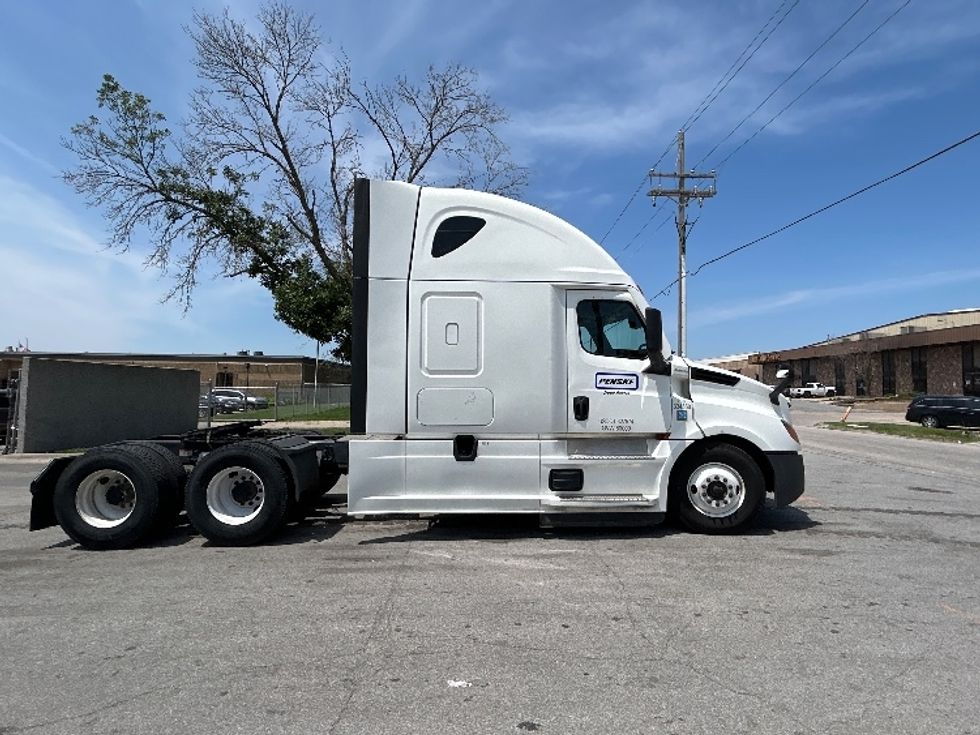 Sleeper Tractor-Heavy Duty Tractors-Freightliner-2021-T12664ST-Bakersfield-CA-662,309\n\t\tmiles-$ 55,000 - Image 8