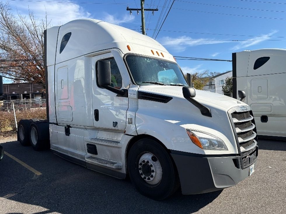 Sleeper Tractor-Heavy Duty Tractors-Freightliner-2021-T12664ST-Baltimore-MD-431,869\n\t\tmiles-$ 68,500 - Image 1