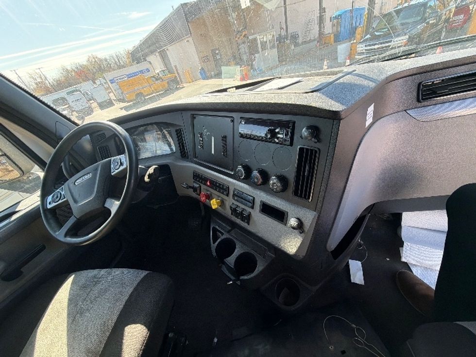 Sleeper Tractor-Heavy Duty Tractors-Freightliner-2021-T12664ST-Baltimore-MD-431,869\n\t\tmiles-$ 68,500 - Image 12