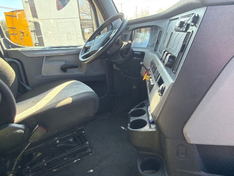 Sleeper Tractor-Heavy Duty Tractors-Freightliner-2021-T12664ST-Baltimore-MD-431,869\n\t\tmiles-$ 68,500 - Image 15