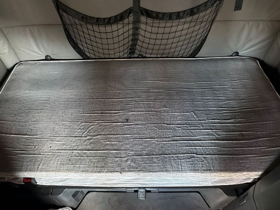 Sleeper Tractor-Heavy Duty Tractors-Freightliner-2021-T12664ST-Baltimore-MD-431,869\n\t\tmiles-$ 68,500 - Image 17