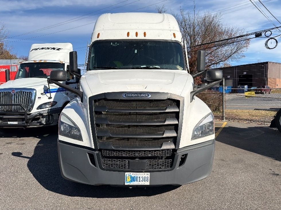 Sleeper Tractor-Heavy Duty Tractors-Freightliner-2021-T12664ST-Baltimore-MD-431,869\n\t\tmiles-$ 68,500 - Image 2