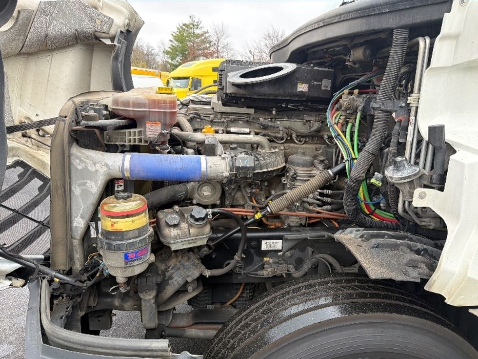 Sleeper Tractor-Heavy Duty Tractors-Freightliner-2021-T12664ST-Baltimore-MD-431,869\n\t\tmiles-$ 68,500 - Image 21