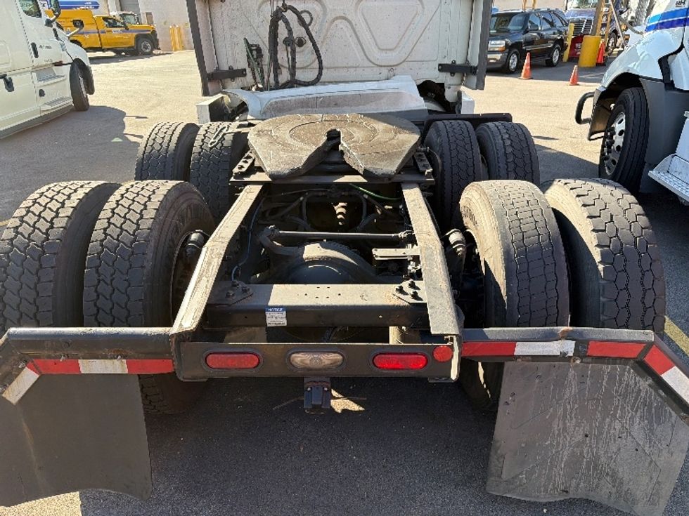 Sleeper Tractor-Heavy Duty Tractors-Freightliner-2021-T12664ST-Baltimore-MD-431,869\n\t\tmiles-$ 68,500 - Image 6