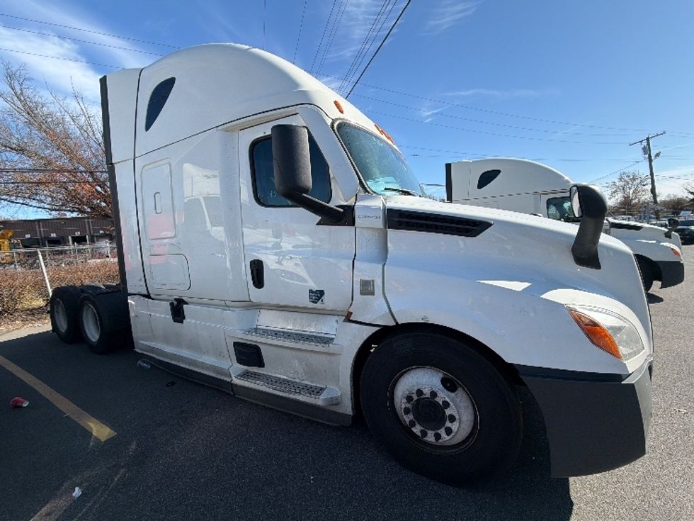 Sleeper Tractor-Heavy Duty Tractors-Freightliner-2021-T12664ST-Baltimore-MD-431,869\n\t\tmiles-$ 68,500 - Image 8