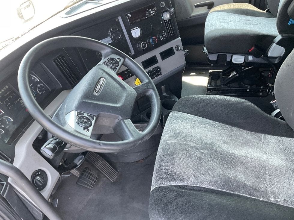 Sleeper Tractor-Heavy Duty Tractors-Freightliner-2021-T12664ST-Baltimore-MD-525,501\n\t\tmiles-$ 64,750 - Image 10