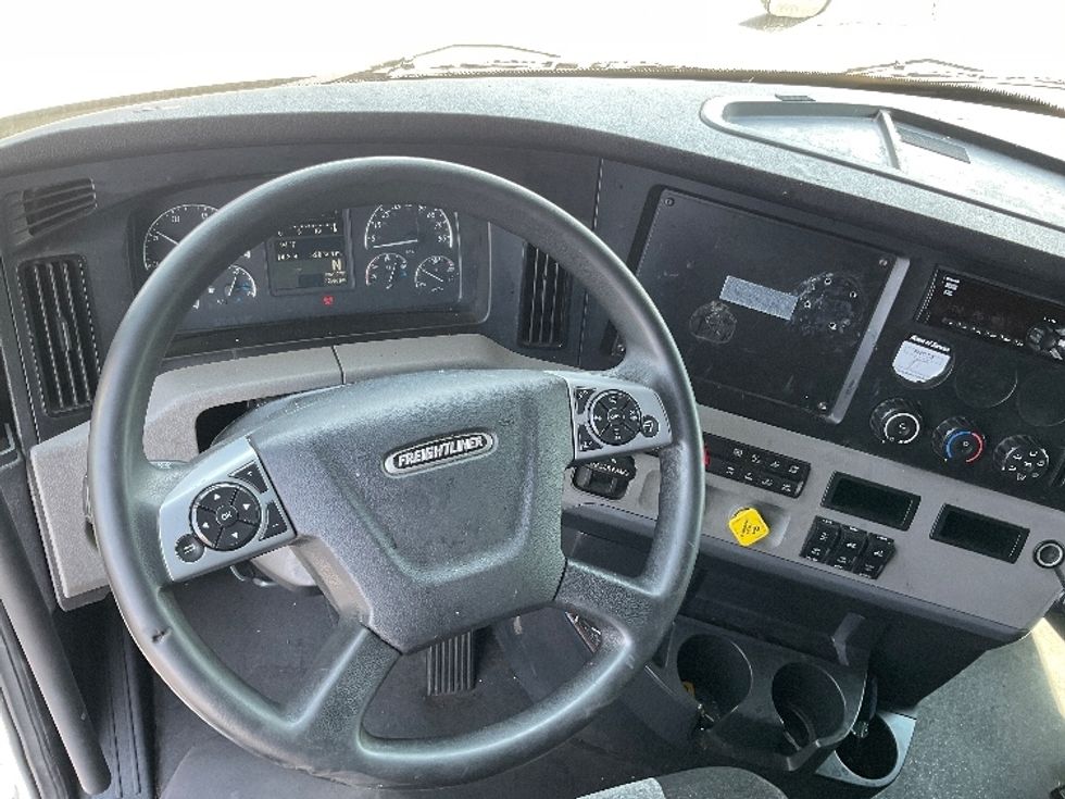 Sleeper Tractor-Heavy Duty Tractors-Freightliner-2021-T12664ST-Baltimore-MD-525,501\n\t\tmiles-$ 64,750 - Image 11