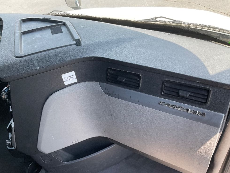 Sleeper Tractor-Heavy Duty Tractors-Freightliner-2021-T12664ST-Baltimore-MD-525,501\n\t\tmiles-$ 64,750 - Image 14