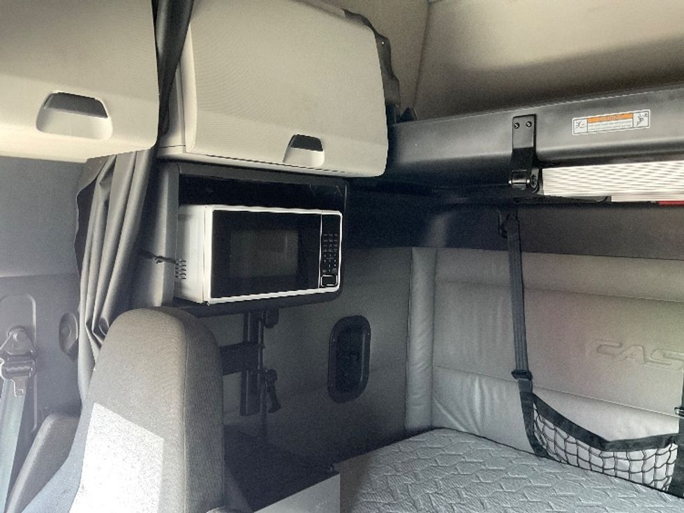 Sleeper Tractor-Heavy Duty Tractors-Freightliner-2021-T12664ST-Baltimore-MD-525,501\n\t\tmiles-$ 64,750 - Image 19