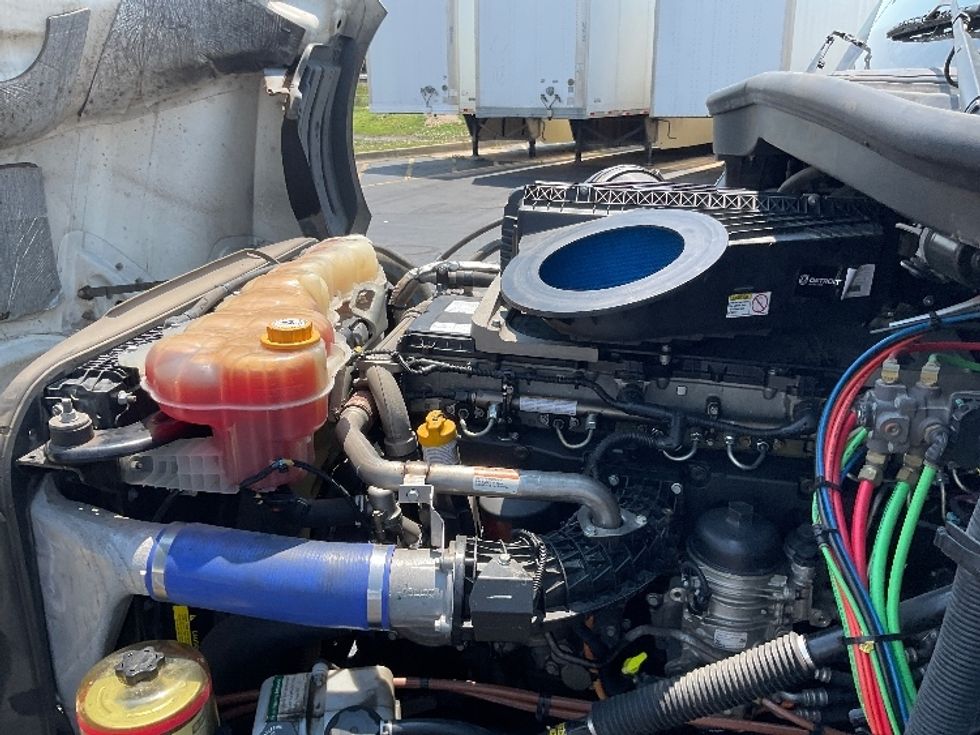 Sleeper Tractor-Heavy Duty Tractors-Freightliner-2021-T12664ST-Baltimore-MD-525,501\n\t\tmiles-$ 64,750 - Image 21