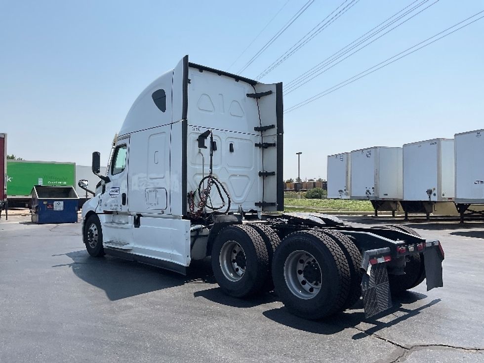 Sleeper Tractor-Heavy Duty Tractors-Freightliner-2021-T12664ST-Baltimore-MD-525,501\n\t\tmiles-$ 64,750 - Image 5