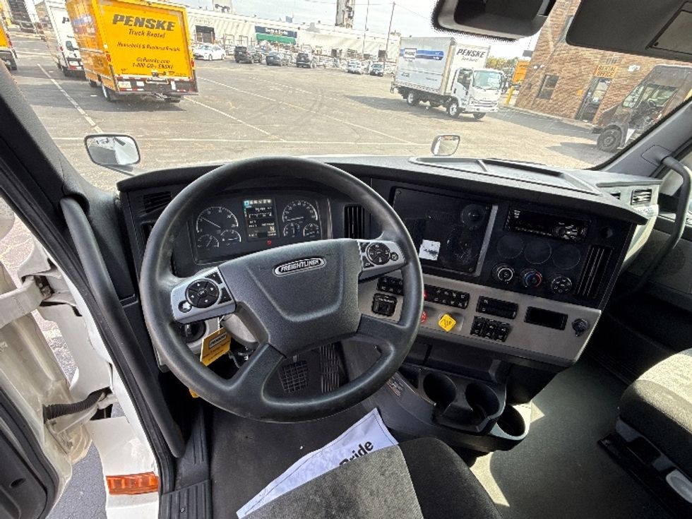 Sleeper Tractor-Heavy Duty Tractors-Freightliner-2021-T12664ST-Baltimore-MD-709,930\n\t\tmiles-$ 45,250 - Image 11