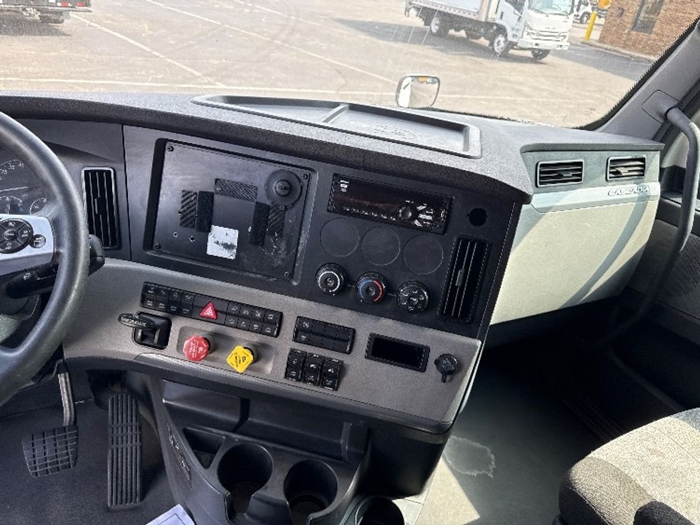 Sleeper Tractor-Heavy Duty Tractors-Freightliner-2021-T12664ST-Baltimore-MD-709,930\n\t\tmiles-$ 45,250 - Image 12