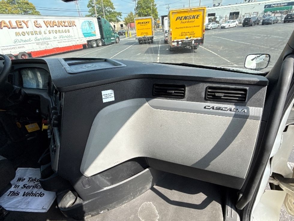 Sleeper Tractor-Heavy Duty Tractors-Freightliner-2021-T12664ST-Baltimore-MD-709,930\n\t\tmiles-$ 45,250 - Image 14