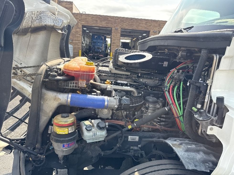 Sleeper Tractor-Heavy Duty Tractors-Freightliner-2021-T12664ST-Baltimore-MD-709,930\n\t\tmiles-$ 45,250 - Image 21