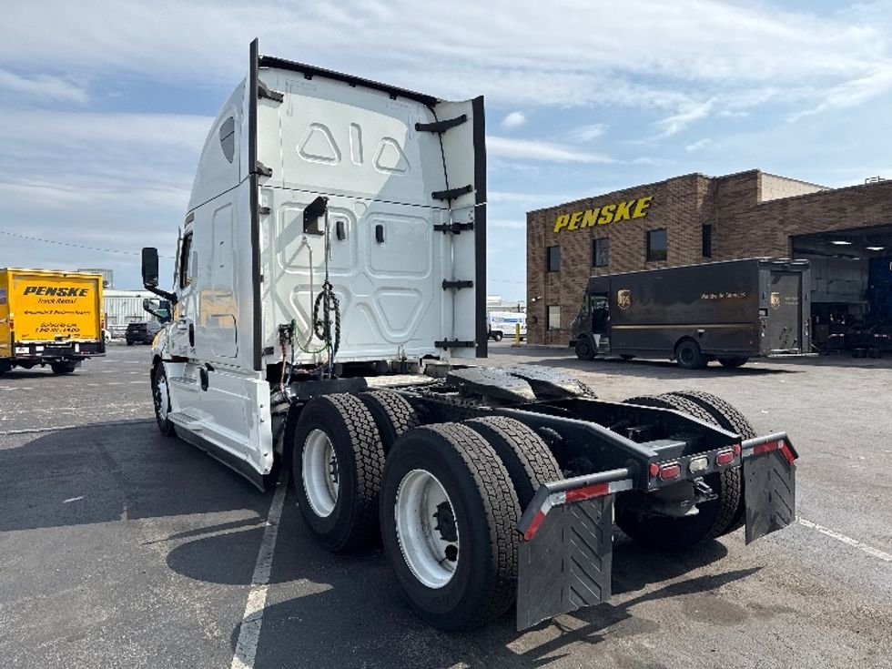 Sleeper Tractor-Heavy Duty Tractors-Freightliner-2021-T12664ST-Baltimore-MD-709,930\n\t\tmiles-$ 45,250 - Image 5