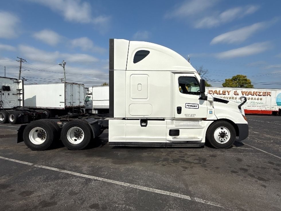 Sleeper Tractor-Heavy Duty Tractors-Freightliner-2021-T12664ST-Baltimore-MD-709,930\n\t\tmiles-$ 45,250 - Image 8
