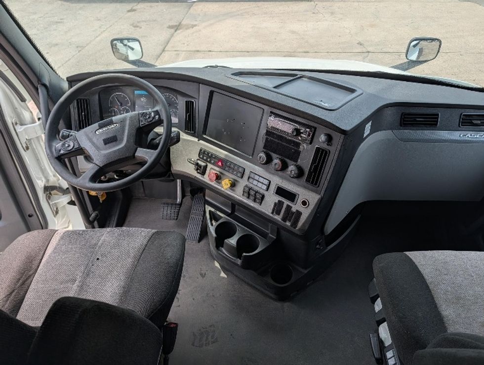 Sleeper Tractor-Heavy Duty Tractors-Freightliner-2021-T12664ST-Beaumont-TX-526,131\n\t\tmiles-$ 65,500 - Image 12