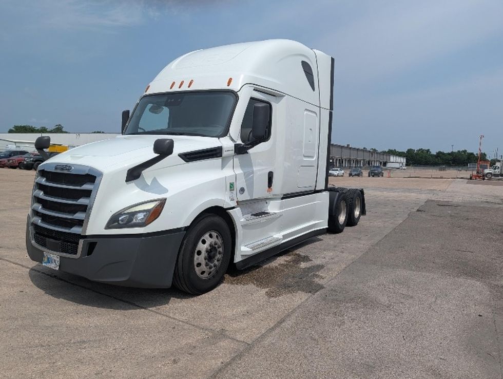 Sleeper Tractor-Heavy Duty Tractors-Freightliner-2021-T12664ST-Beaumont-TX-526,131\n\t\tmiles-$ 65,500 - Image 3