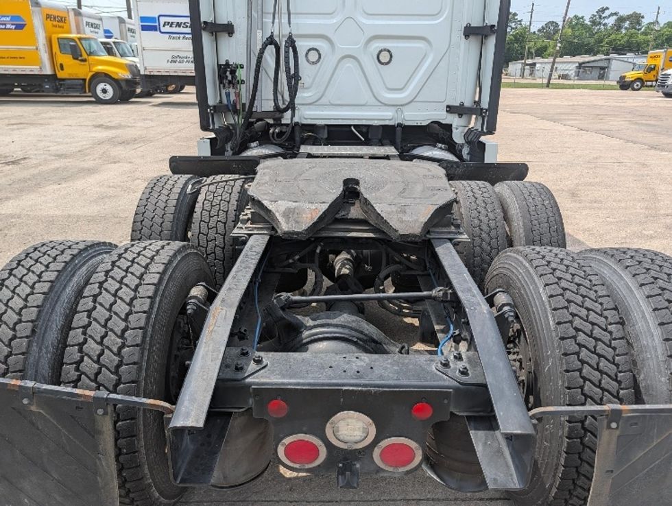 Sleeper Tractor-Heavy Duty Tractors-Freightliner-2021-T12664ST-Beaumont-TX-526,131\n\t\tmiles-$ 65,500 - Image 6