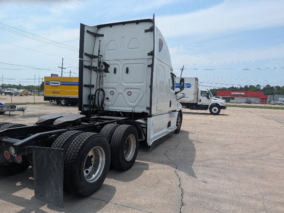 Sleeper Tractor-Heavy Duty Tractors-Freightliner-2021-T12664ST-Beaumont-TX-526,131\n\t\tmiles-$ 65,500 - Image 7