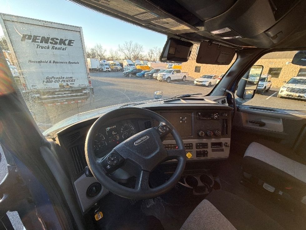 Sleeper Tractor-Heavy Duty Tractors-Freightliner-2021-T12664ST-Belcamp-MD-351,691\n\t\tmiles-$ 70,500 - Image 10