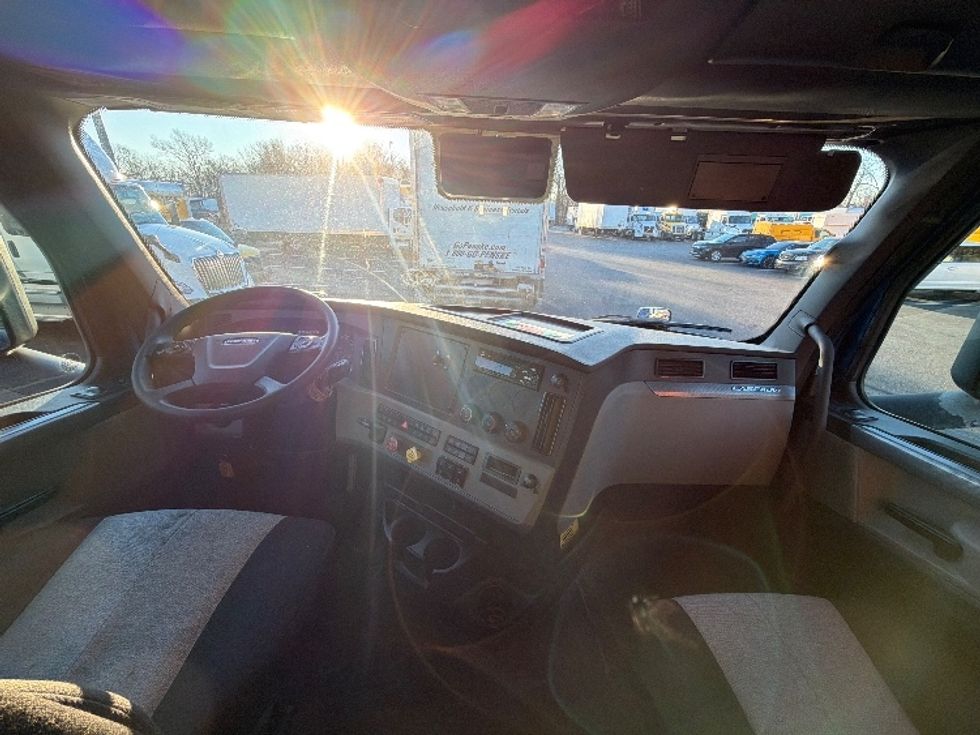 Sleeper Tractor-Heavy Duty Tractors-Freightliner-2021-T12664ST-Belcamp-MD-351,691\n\t\tmiles-$ 70,500 - Image 12