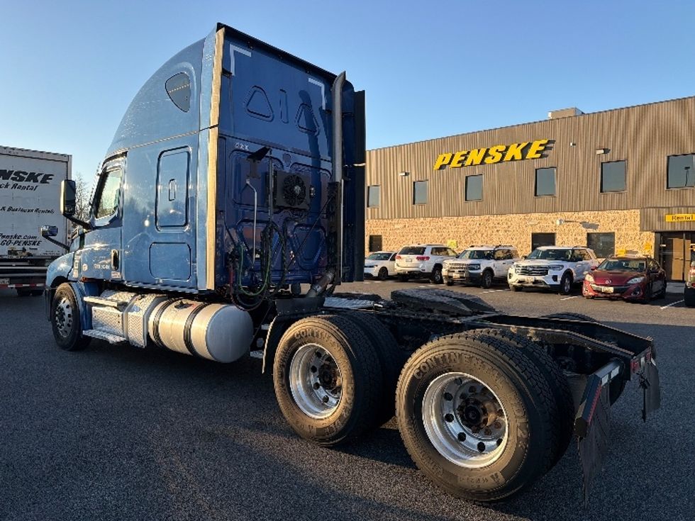 Sleeper Tractor-Heavy Duty Tractors-Freightliner-2021-T12664ST-Belcamp-MD-351,691\n\t\tmiles-$ 70,500 - Image 5