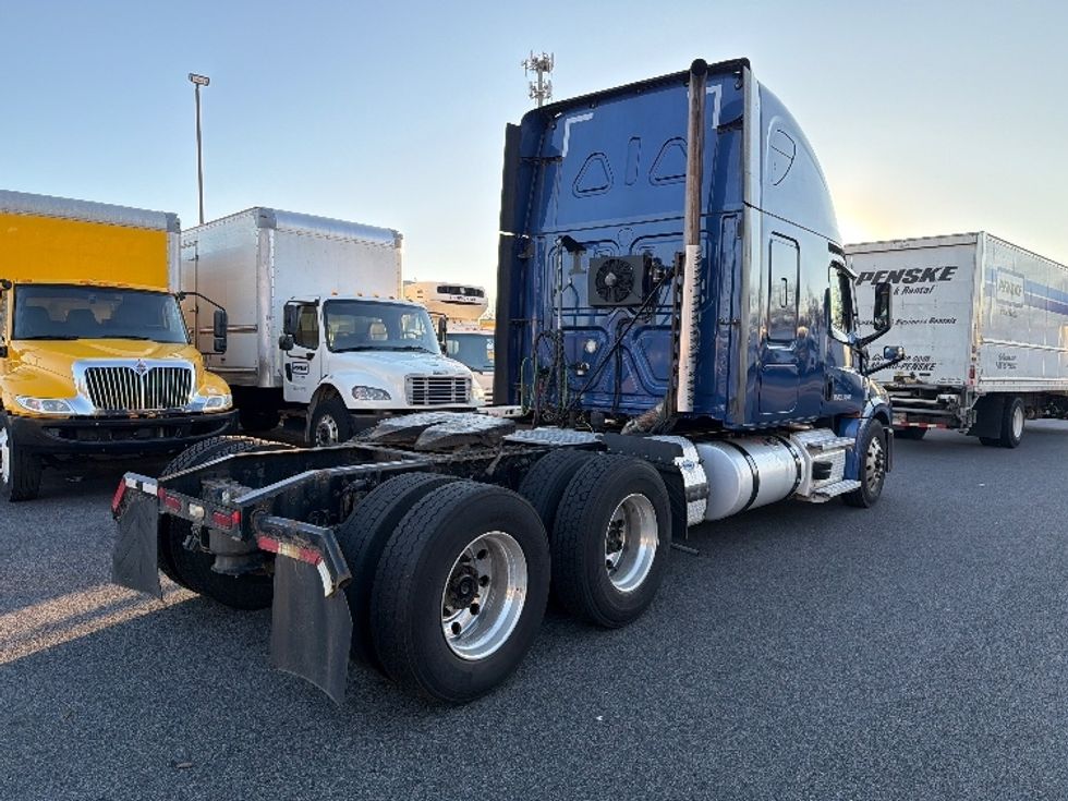 Sleeper Tractor-Heavy Duty Tractors-Freightliner-2021-T12664ST-Belcamp-MD-351,691\n\t\tmiles-$ 70,500 - Image 7
