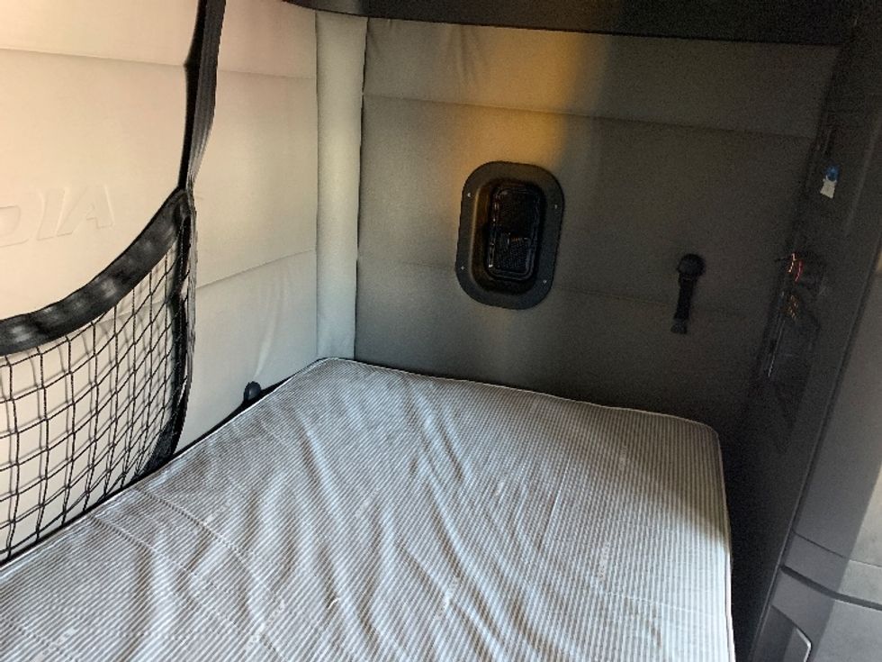 Sleeper Tractor-Heavy Duty Tractors-Freightliner-2021-T12664ST-Belden-MS-210,394\n\t\tmiles-$ 88,000 - Image 18