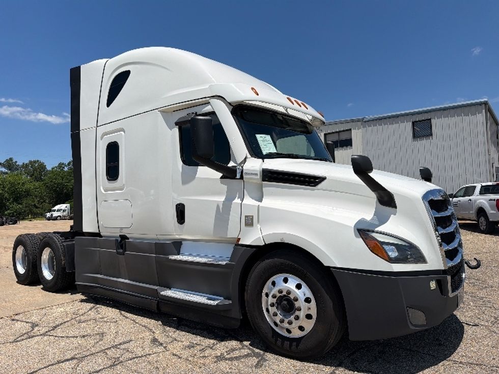 Sleeper Tractor-Heavy Duty Tractors-Freightliner-2021-T12664ST-Belden-MS-536,077\n\t\tmiles-$ 63,500 - Image 1