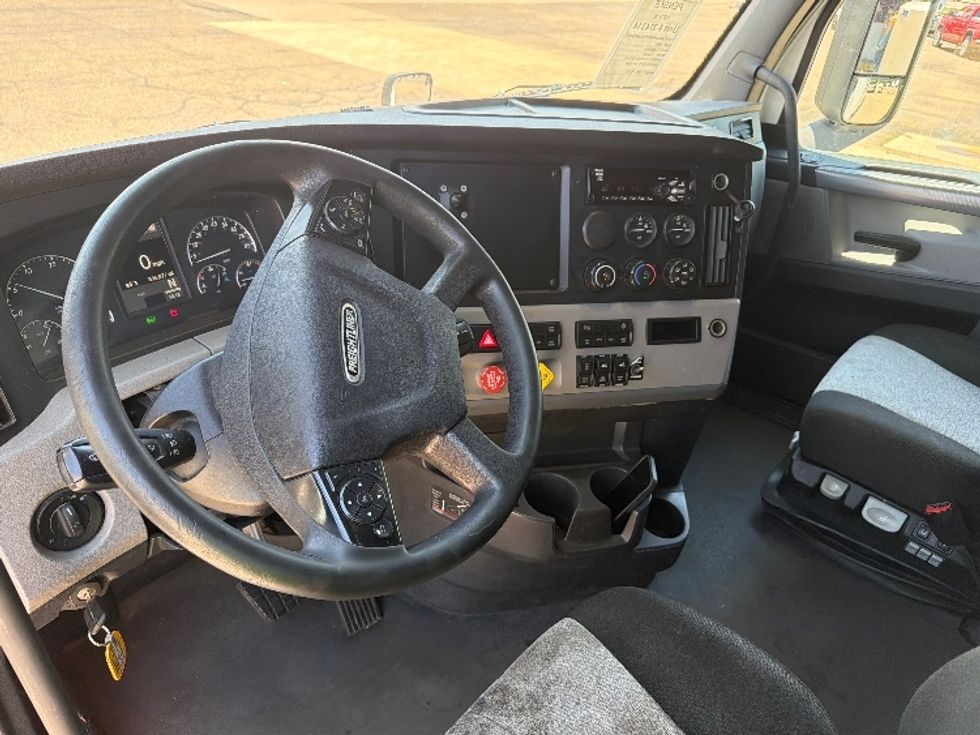 Sleeper Tractor-Heavy Duty Tractors-Freightliner-2021-T12664ST-Belden-MS-536,077\n\t\tmiles-$ 63,500 - Image 10