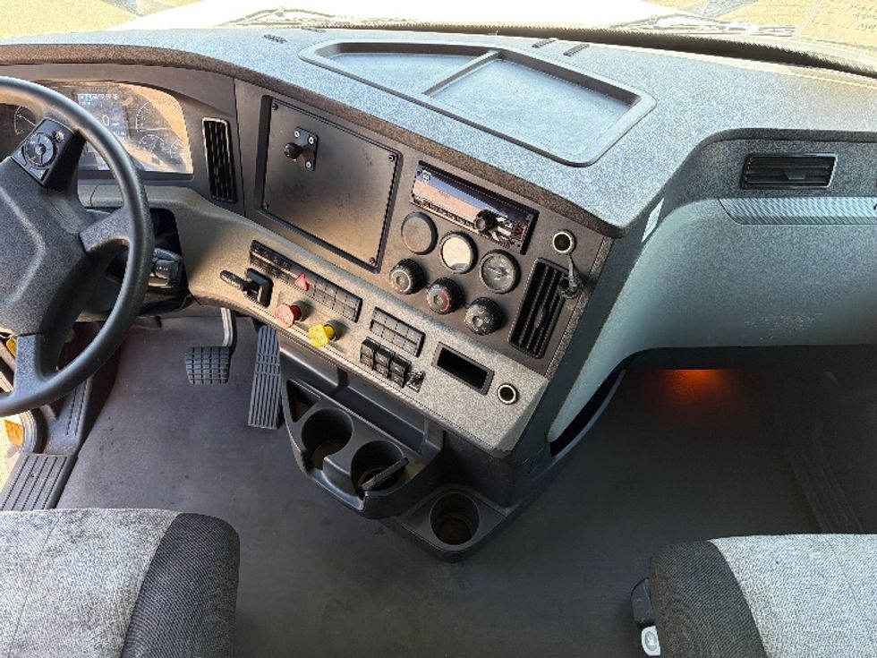 Sleeper Tractor-Heavy Duty Tractors-Freightliner-2021-T12664ST-Belden-MS-536,077\n\t\tmiles-$ 63,500 - Image 12