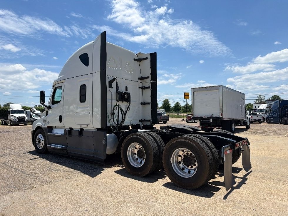 Sleeper Tractor-Heavy Duty Tractors-Freightliner-2021-T12664ST-Belden-MS-536,077\n\t\tmiles-$ 63,500 - Image 5