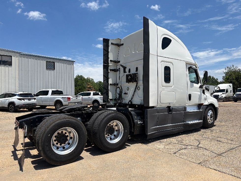 Sleeper Tractor-Heavy Duty Tractors-Freightliner-2021-T12664ST-Belden-MS-536,077\n\t\tmiles-$ 63,500 - Image 7