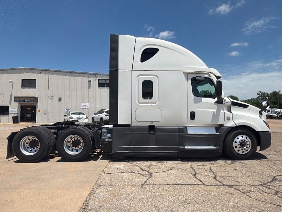 Sleeper Tractor-Heavy Duty Tractors-Freightliner-2021-T12664ST-Belden-MS-536,077\n\t\tmiles-$ 63,500 - Image 8