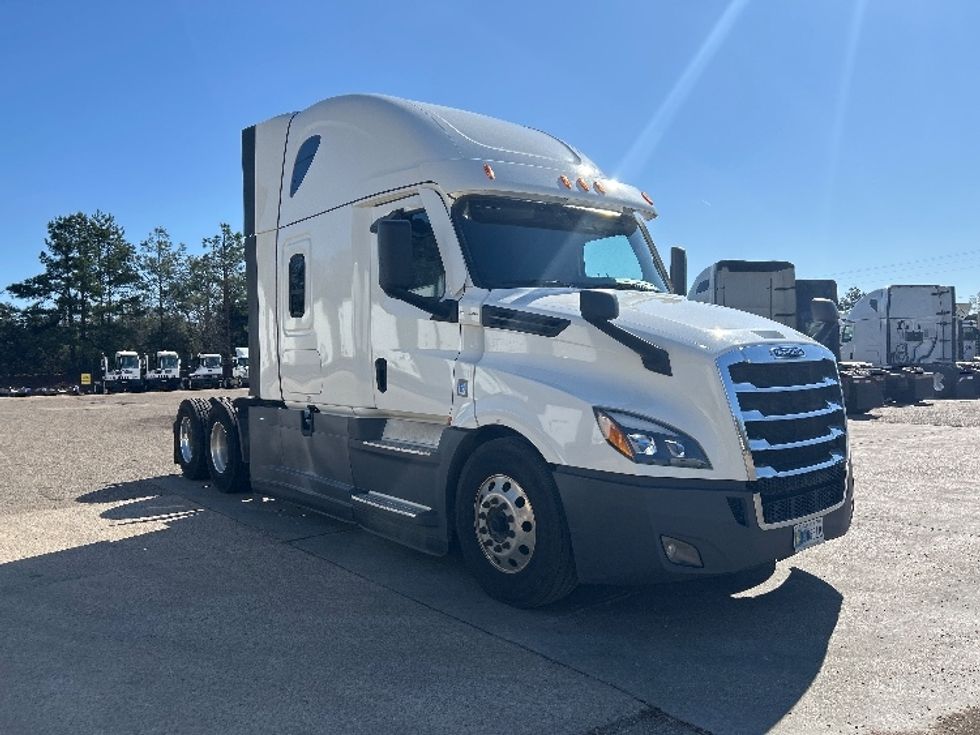 Sleeper Tractor-Heavy Duty Tractors-Freightliner-2021-T12664ST-Belden-MS-541,535\n\t\tmiles-$ 61,000 - Image 1