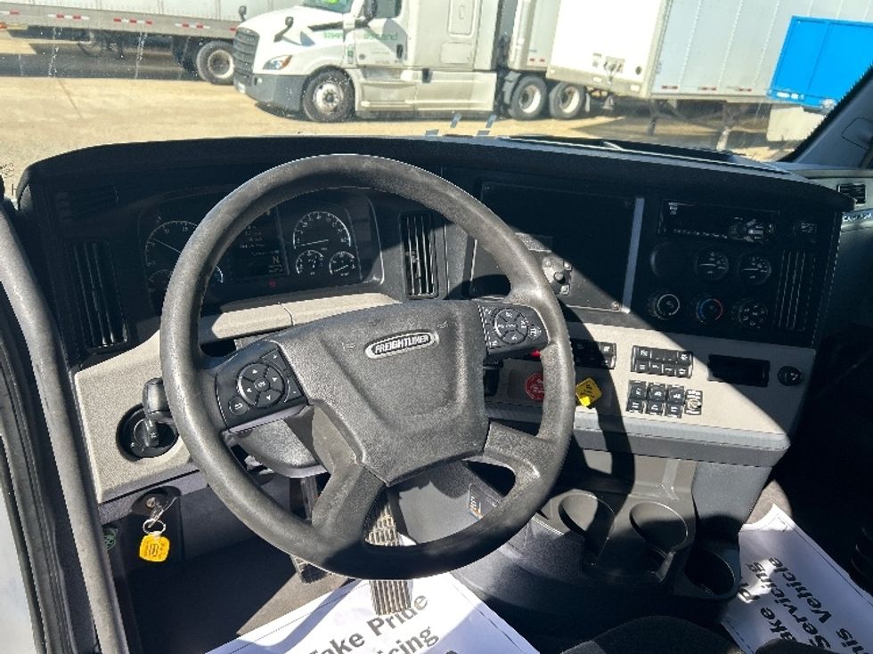 Sleeper Tractor-Heavy Duty Tractors-Freightliner-2021-T12664ST-Belden-MS-541,535\n\t\tmiles-$ 61,000 - Image 10