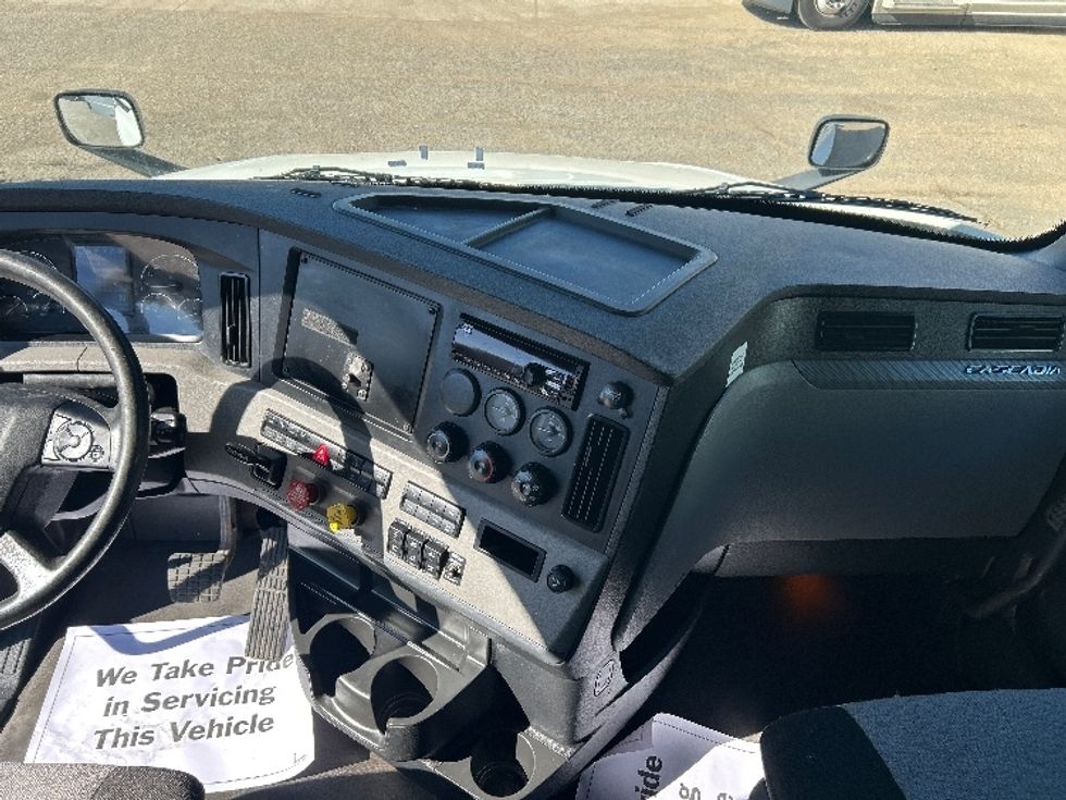 Sleeper Tractor-Heavy Duty Tractors-Freightliner-2021-T12664ST-Belden-MS-541,535\n\t\tmiles-$ 61,000 - Image 12