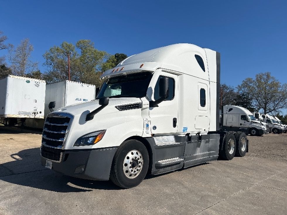 Sleeper Tractor-Heavy Duty Tractors-Freightliner-2021-T12664ST-Belden-MS-541,535\n\t\tmiles-$ 61,000 - Image 3