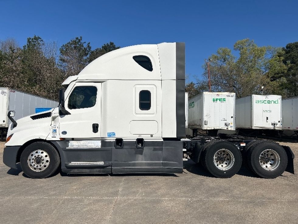 Sleeper Tractor-Heavy Duty Tractors-Freightliner-2021-T12664ST-Belden-MS-541,535\n\t\tmiles-$ 61,000 - Image 4