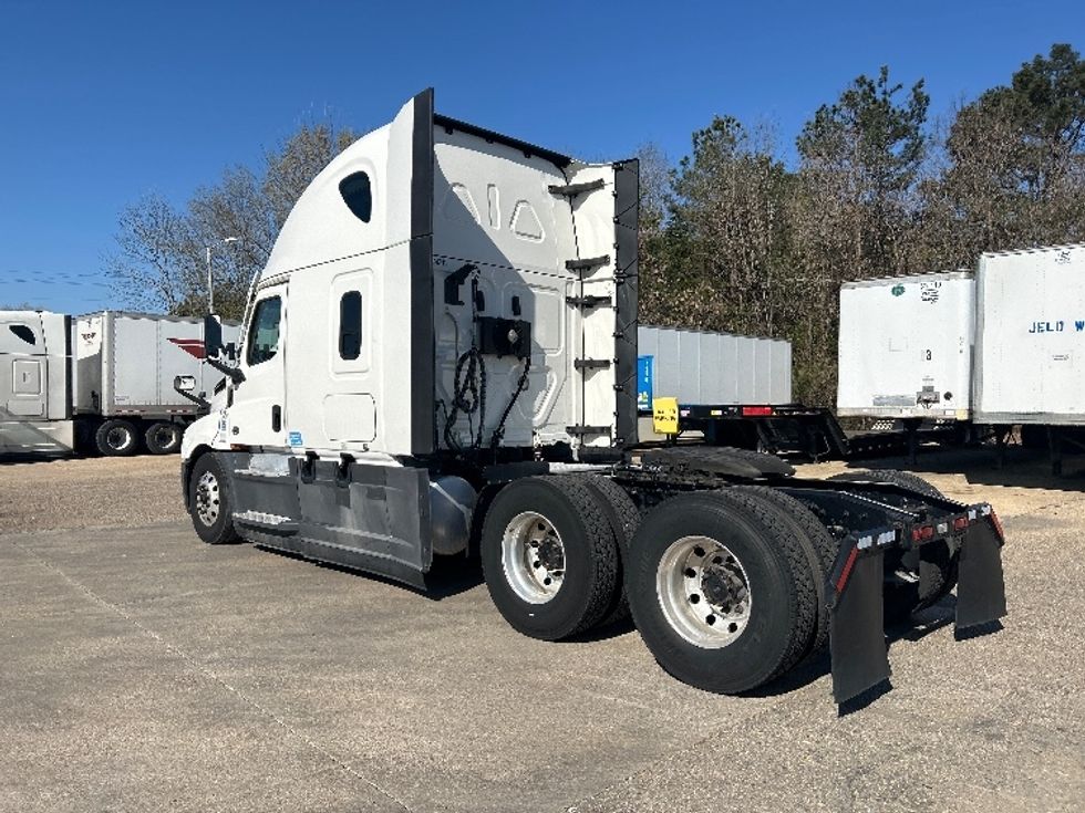 Sleeper Tractor-Heavy Duty Tractors-Freightliner-2021-T12664ST-Belden-MS-541,535\n\t\tmiles-$ 61,000 - Image 5