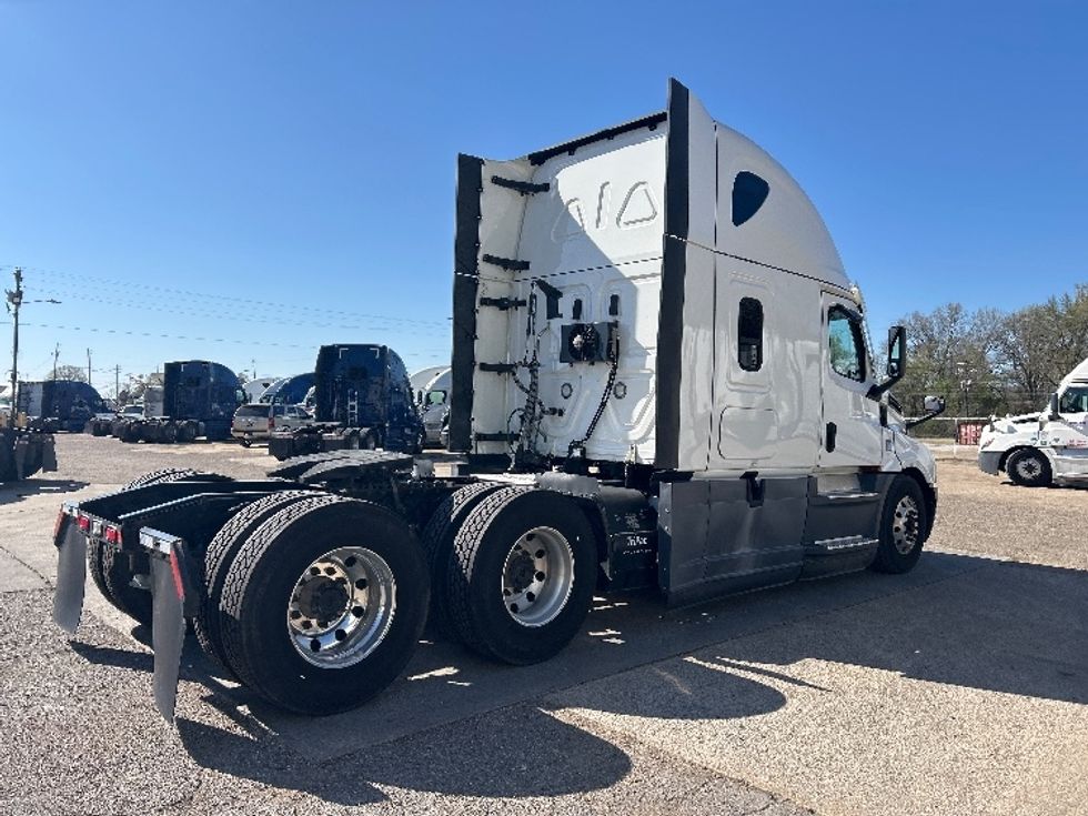 Sleeper Tractor-Heavy Duty Tractors-Freightliner-2021-T12664ST-Belden-MS-541,535\n\t\tmiles-$ 61,000 - Image 7