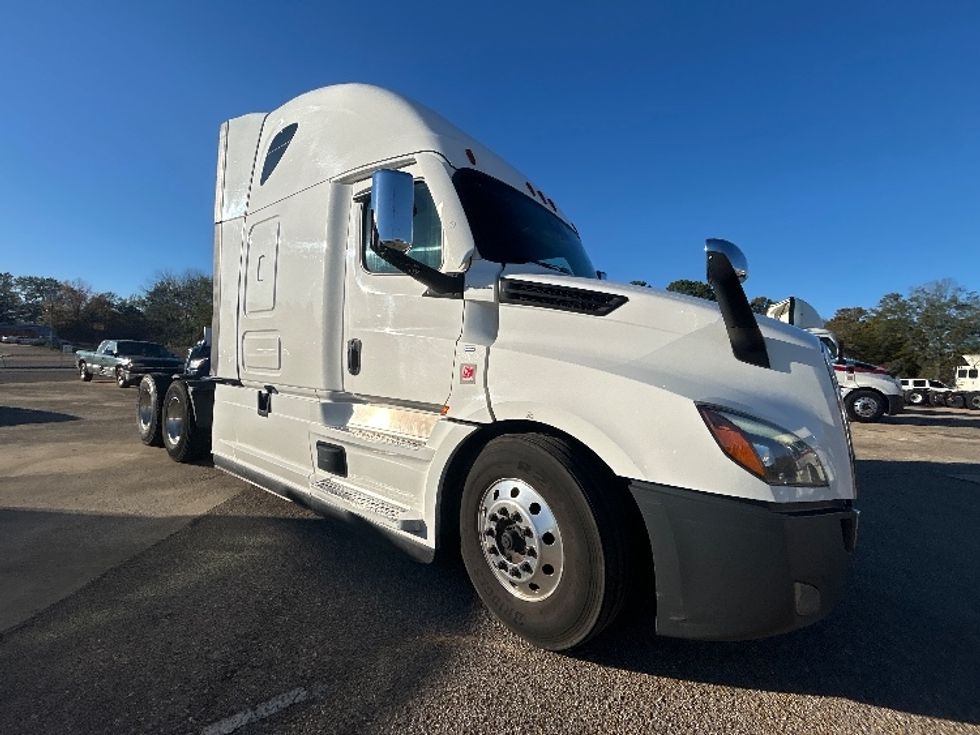 Sleeper Tractor-Heavy Duty Tractors-Freightliner-2021-T12664ST-Belden-MS-559,004\n\t\tmiles-$ 68,750 - Image 1