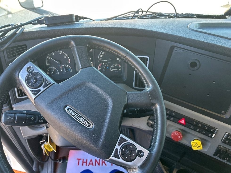 Sleeper Tractor-Heavy Duty Tractors-Freightliner-2021-T12664ST-Belden-MS-559,004\n\t\tmiles-$ 68,750 - Image 11