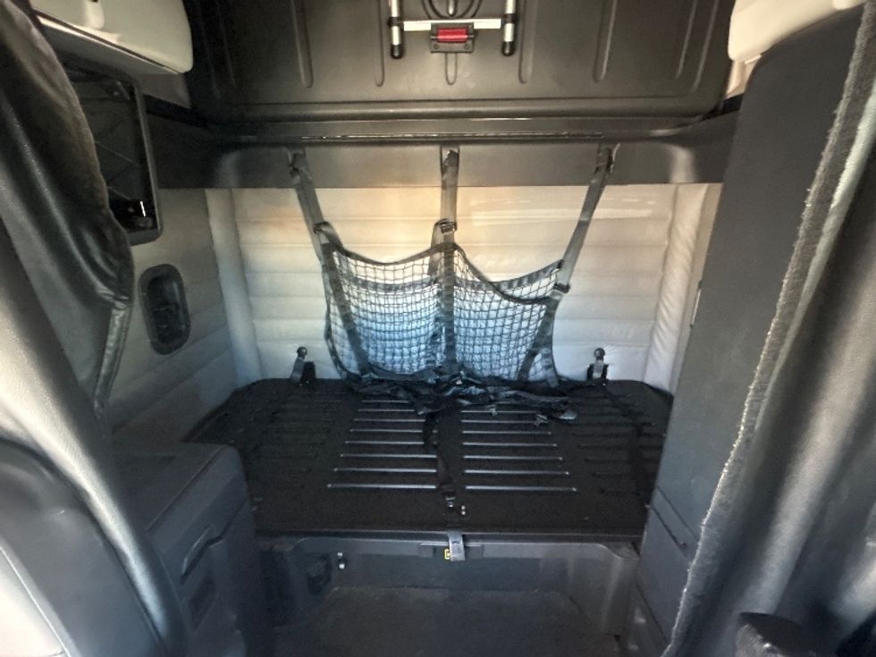 Sleeper Tractor-Heavy Duty Tractors-Freightliner-2021-T12664ST-Belden-MS-559,004\n\t\tmiles-$ 68,750 - Image 16